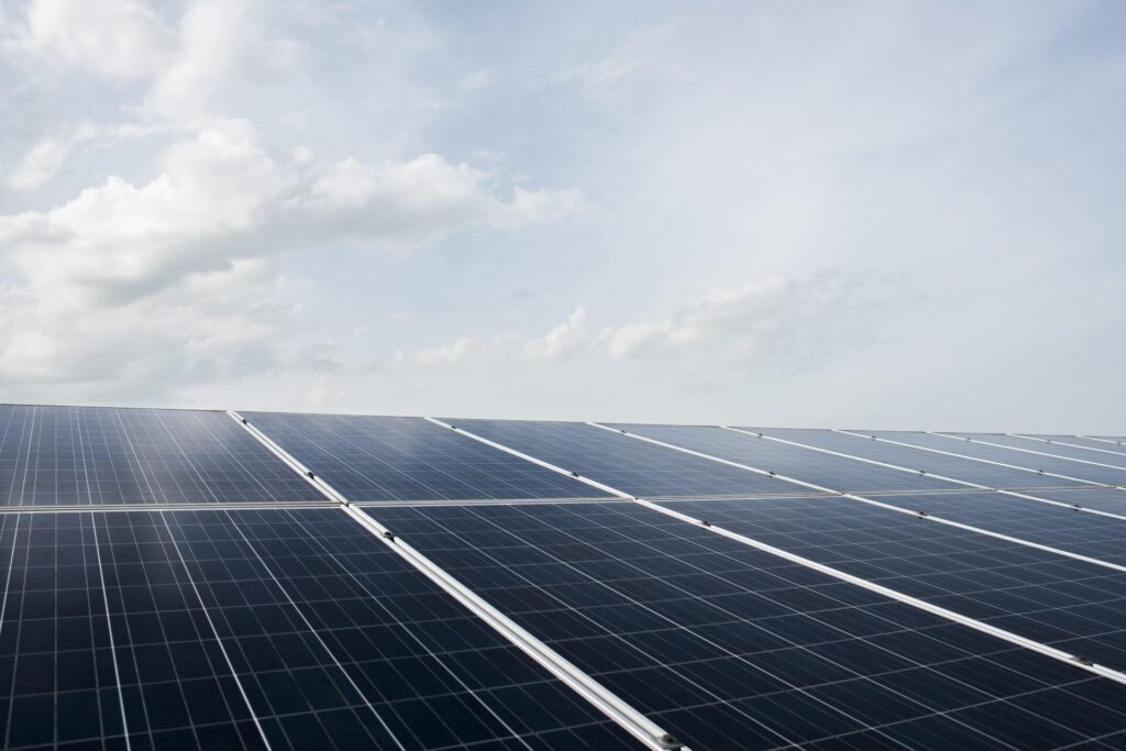 2000 watt solar inverter price in Pakistan